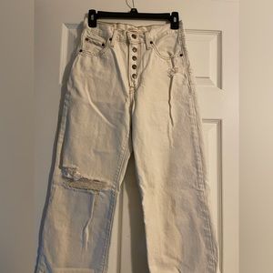 Levi’s cream straight-leg jeans, size 25
